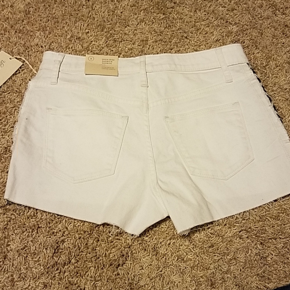 High Rise White Shorts - Picture 5 of 7